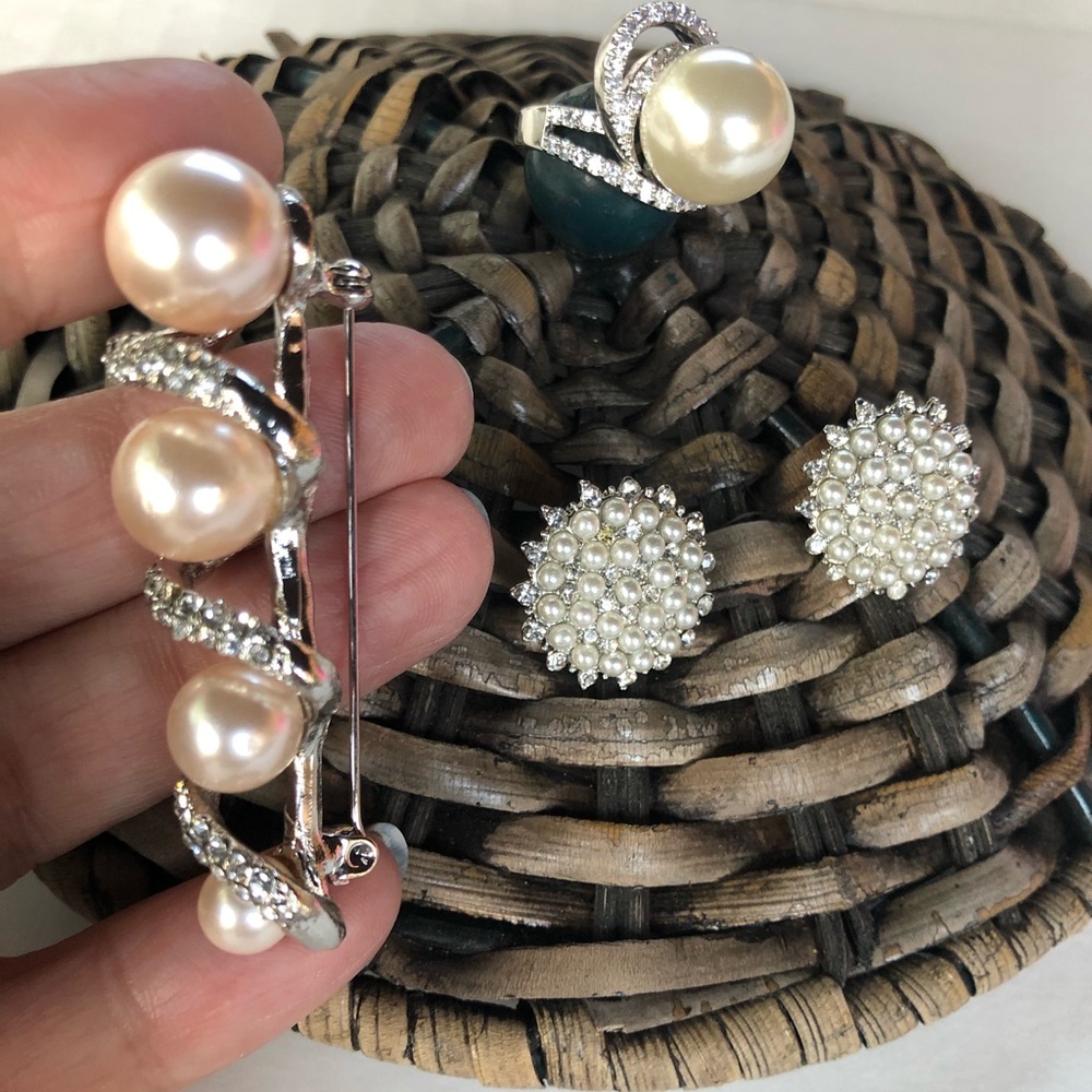 Pearl Rhinestone Silver Tone Jewelry Set